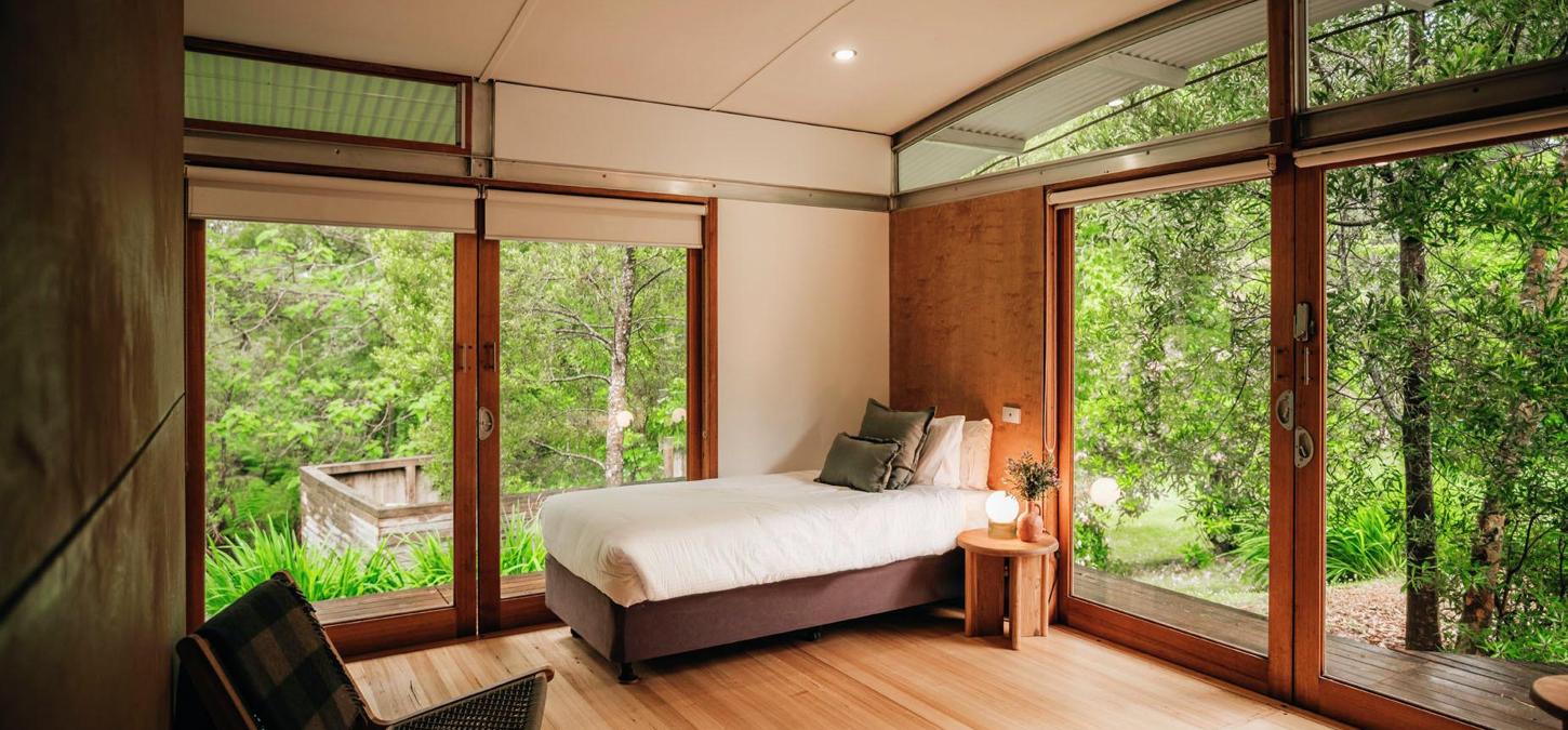 Bed, Lamp, Table, Windows, Chairs