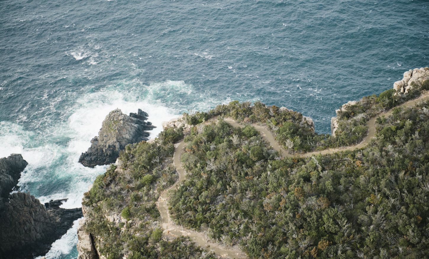 Three Capes Lodge Walk steep drop