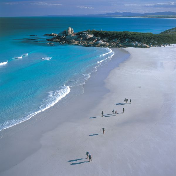 The Sparkling Bay of Fires Lodge Walk 